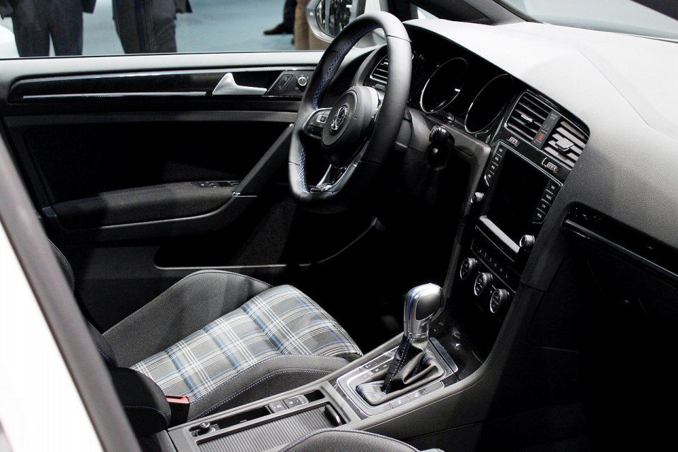 YEN VOLKSWAGEN GOLF GTE CENEVRE RESM GALERS