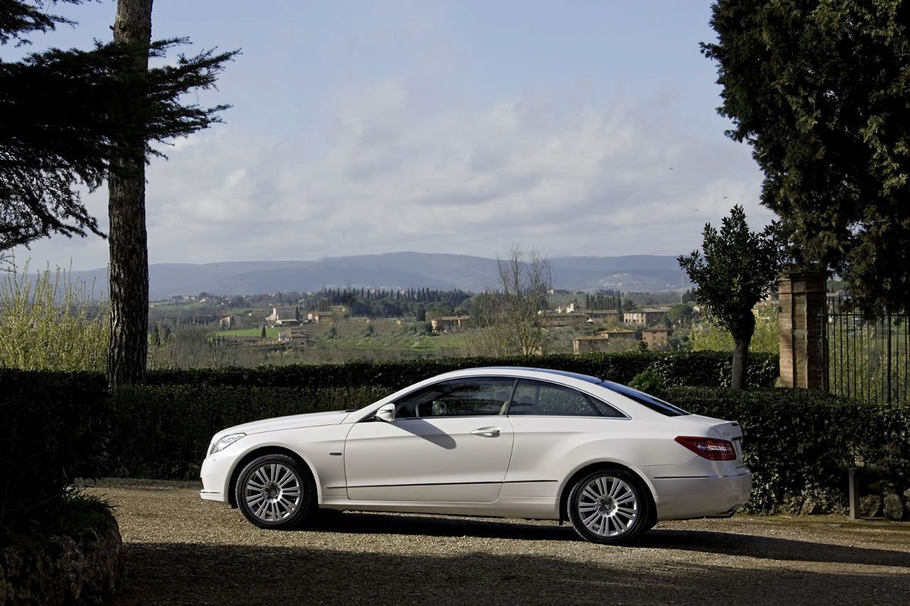 MERCEDES E COUPE (2010) GALER