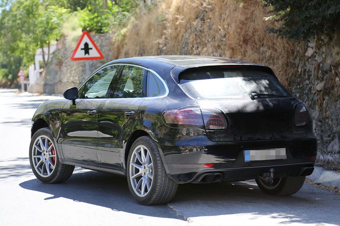 YEN PORSCHE MACAN HAFF KAMUFLAJLI RESM GALERS