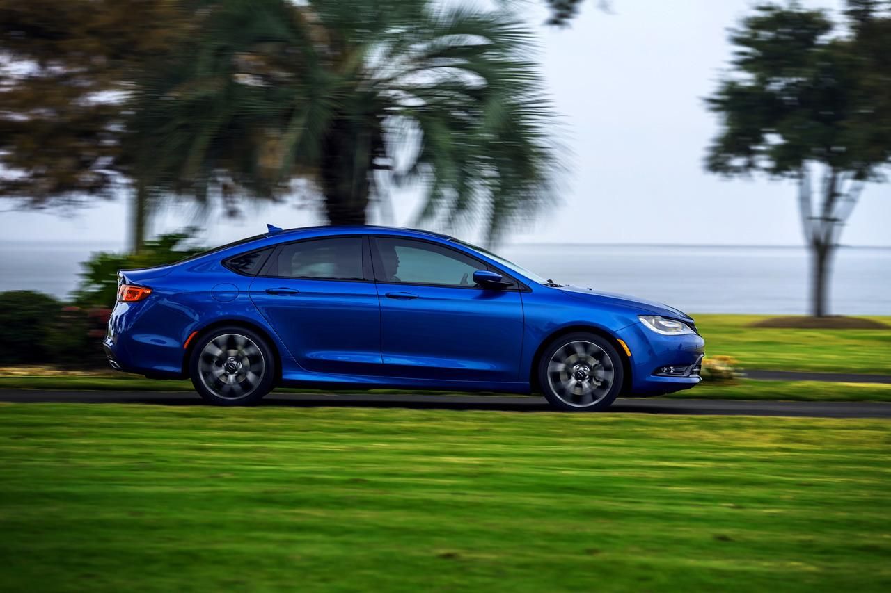 YEN 2015 CHRYSLER 200 AYRINTILI RESM GALERS