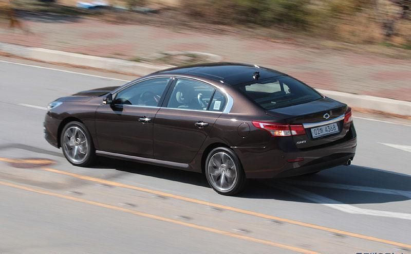 YEN MAKYAJLI RENAULT LATTUDE'NN PUCU SAMSUNG SM5 RESM GALER