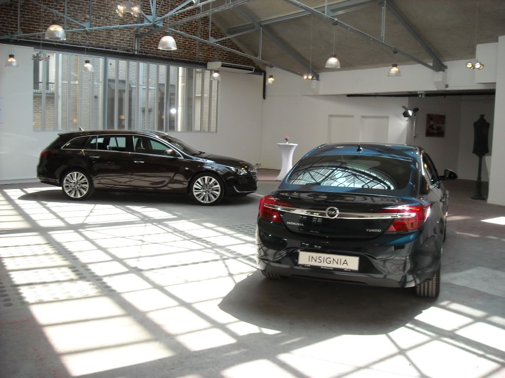 YEN MAKYAJLI OPEL NSGNA DI GRNM RESMLER