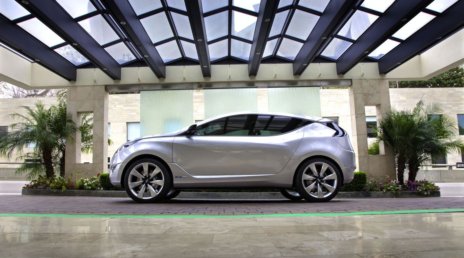HYUNDA NUVS CONCEPT GALER