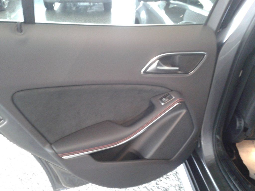 YEN MERCEDES GLA SATITA RESM GALERS