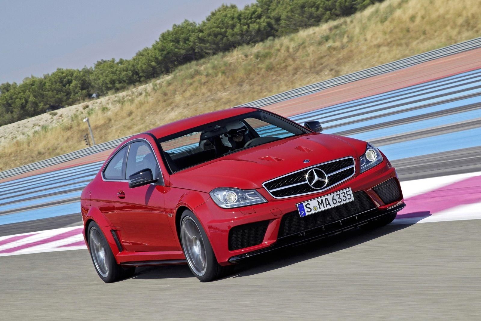 MERCEDES C63 AMG BLACK GALER