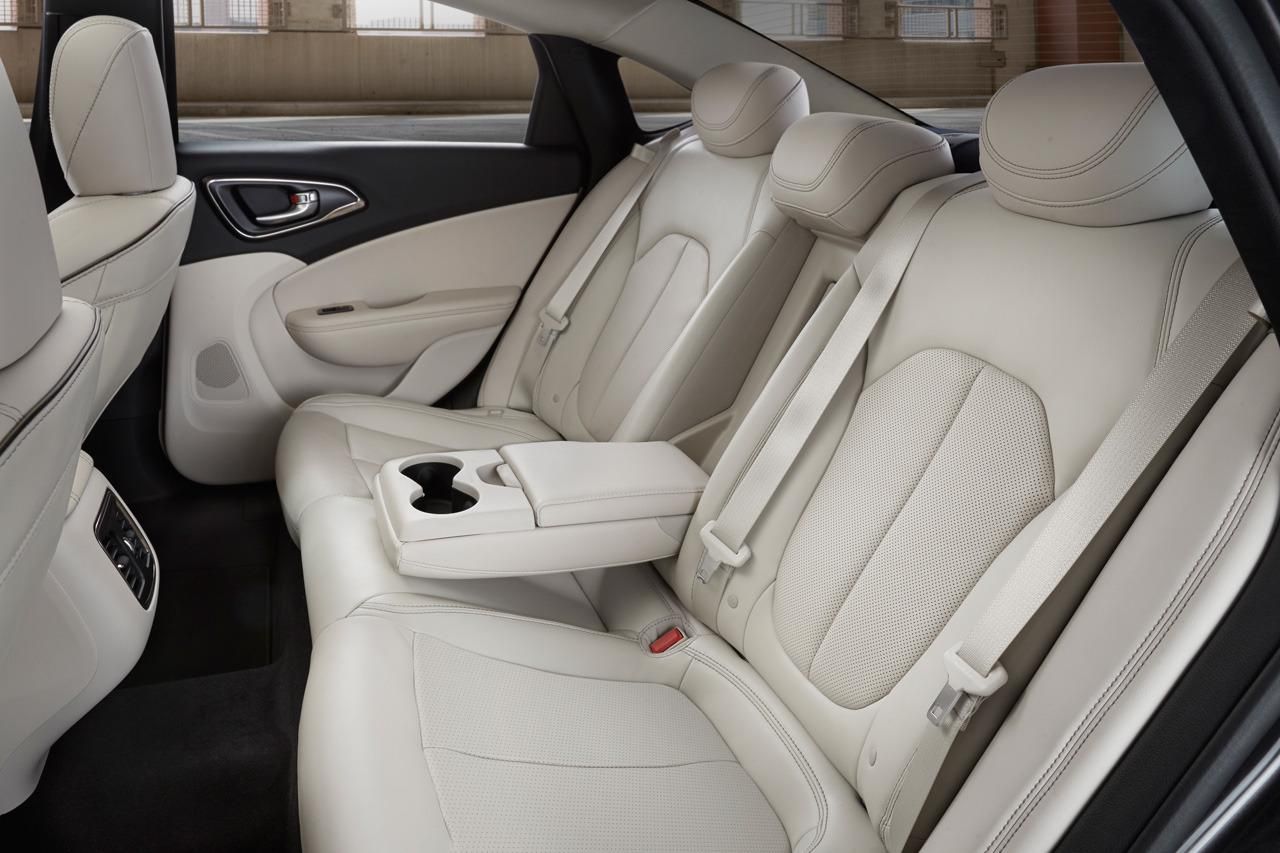 YEN 2015 CHRYSLER 200 AYRINTILI RESM GALERS
