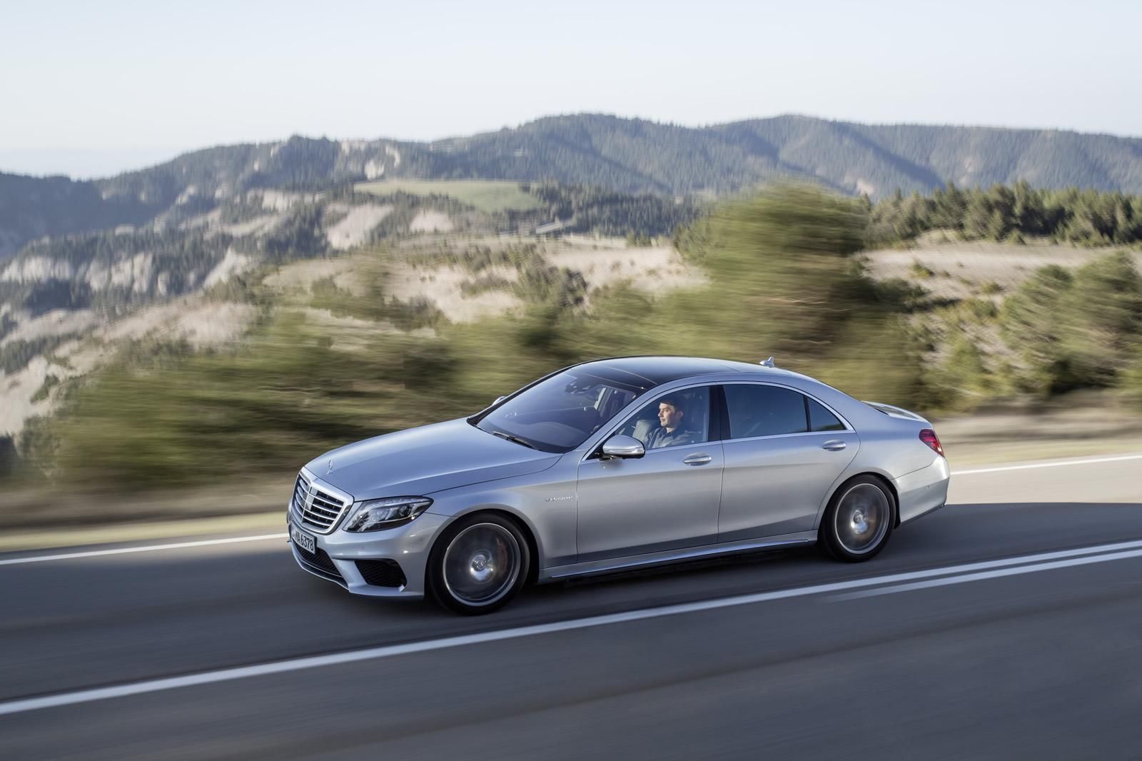 YEN MERCEDES S63 AMG RESM FOTORAF GALERS