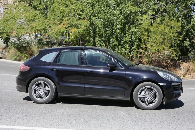YEN PORSCHE MACAN HAFF KAMUFLAJLI RESM GALERS