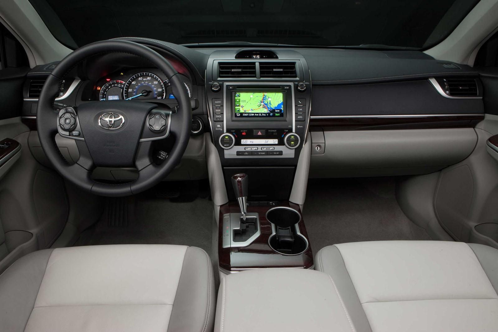 TOYOTA CAMRY (2012) GALER