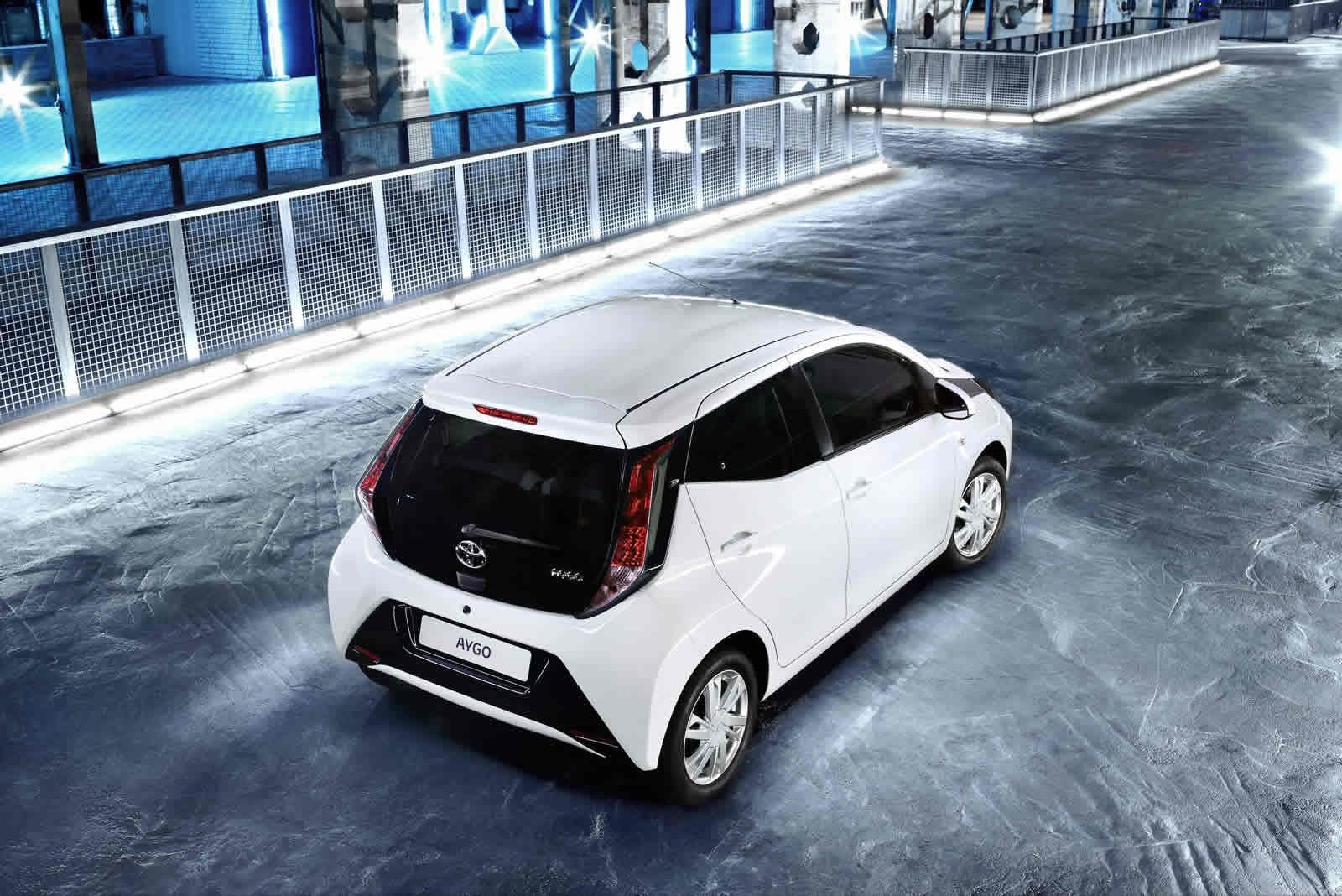 YEN TOYOTA AYGO RESM FOTORAF GALERS