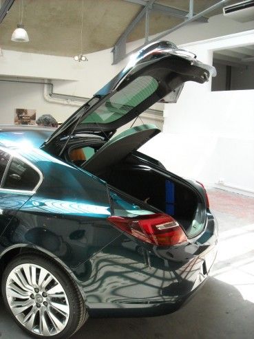 YEN MAKYAJLI OPEL NSGNA DI GRNM RESMLER