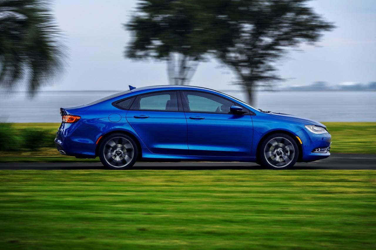 YEN 2015 CHRYSLER 200 AYRINTILI RESM GALERS