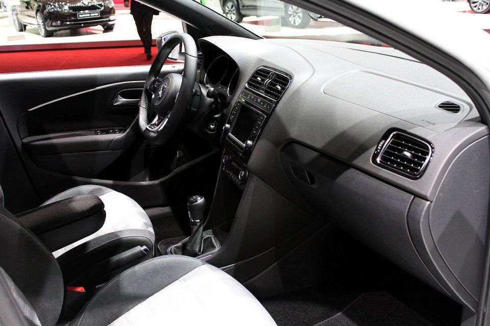 YEN MAKYAJLI VOLKSWAGEN POLO R-LNE CENEVRE RESM GALERS