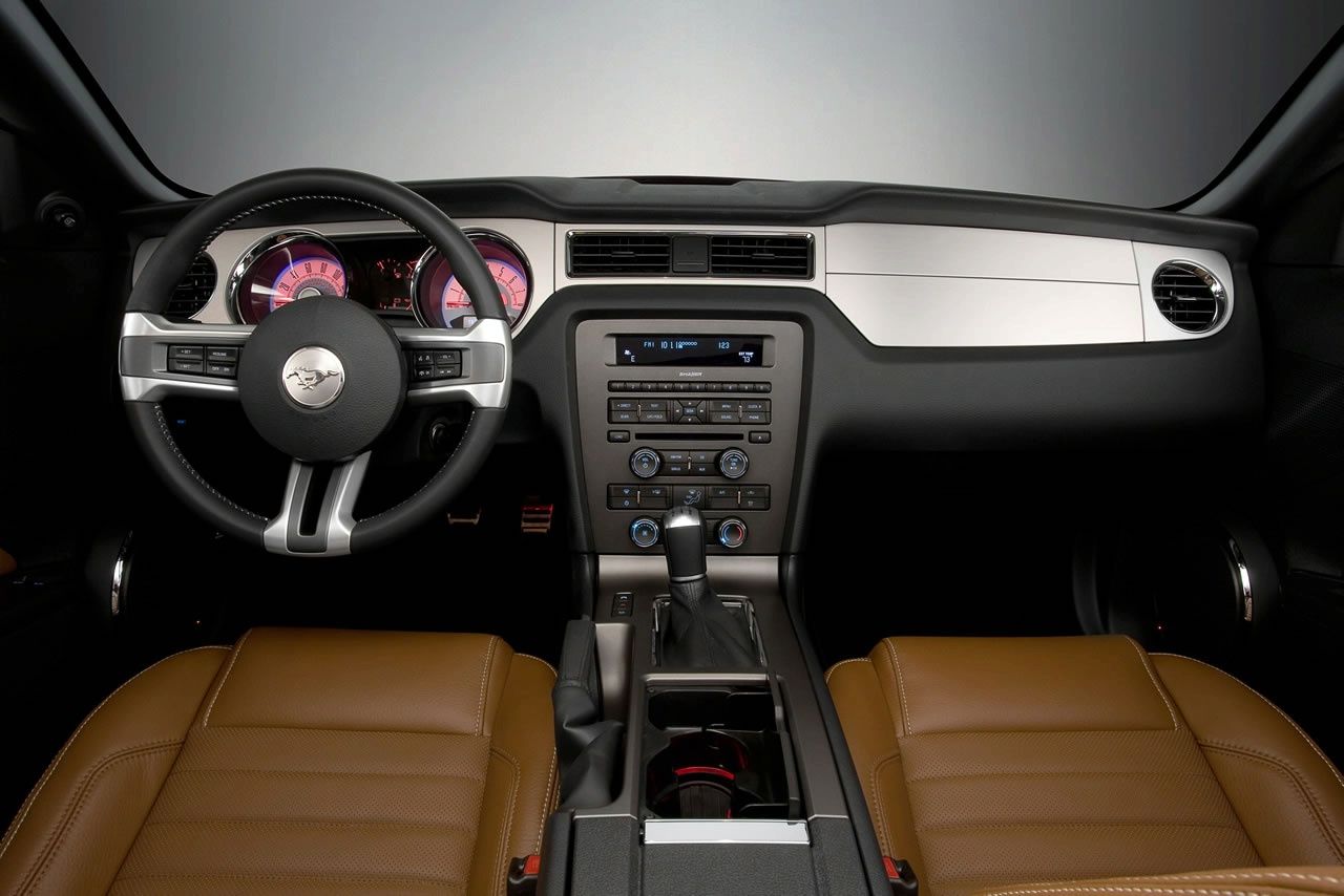 FORD MUSTANG (2010) GALER