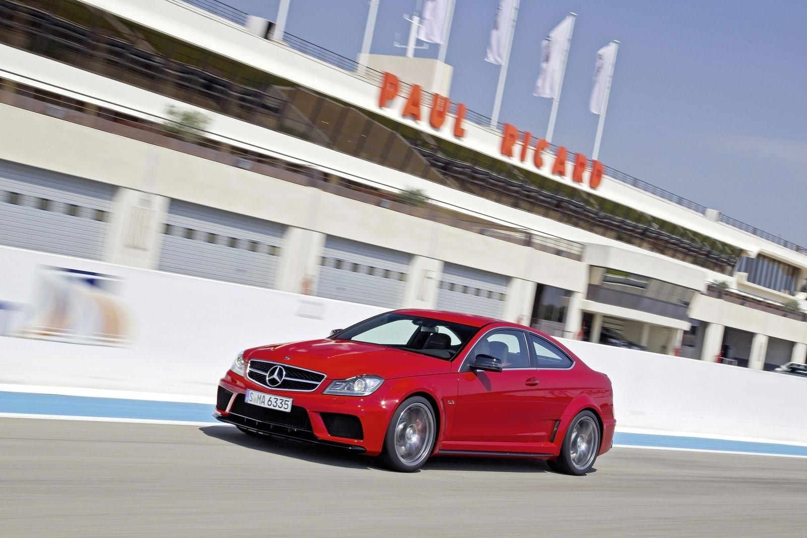 MERCEDES C63 AMG BLACK GALER