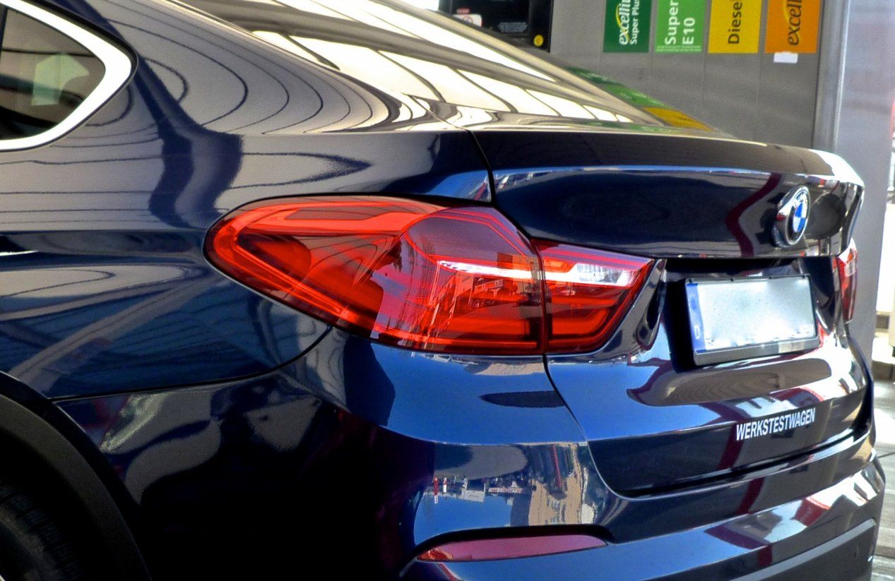 YEN BMW X4 YOLDA RESM GALERS