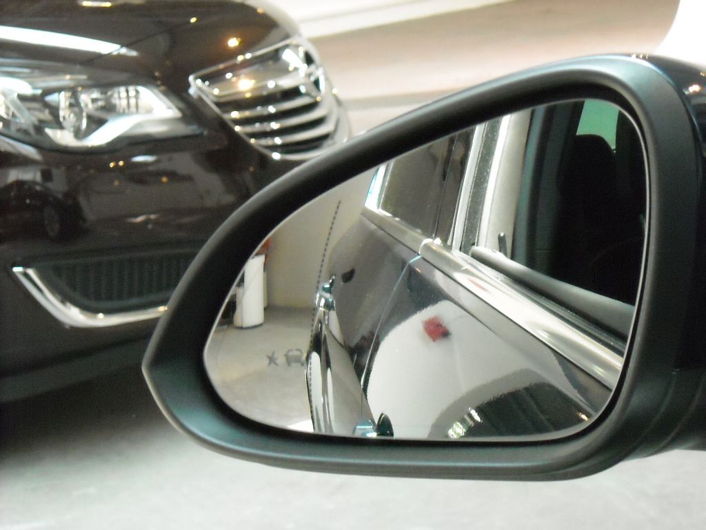 YEN MAKYAJLI OPEL NSGNA  MEKAN RESMLER