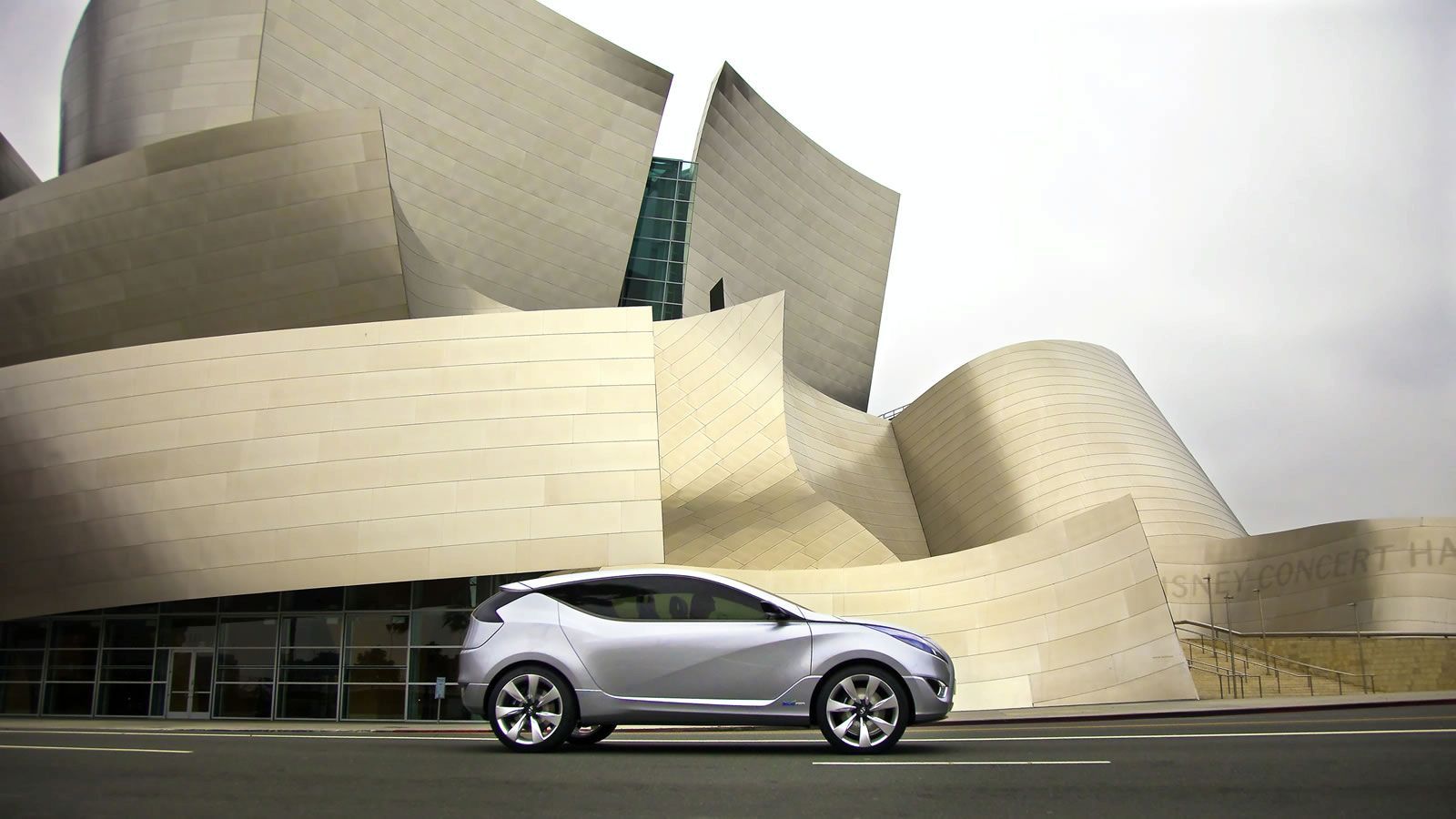 HYUNDA NUVS CONCEPT GALER