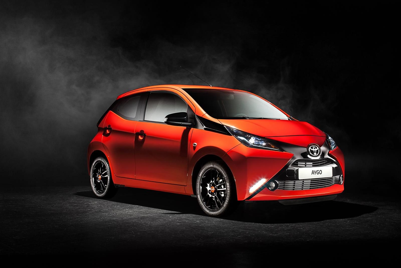 YEN TOYOTA AYGO RESM FOTORAF GALERS