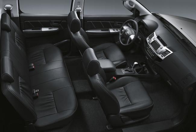 YEN TOYOTA HILUX INVINCIBLE RESM GALERS