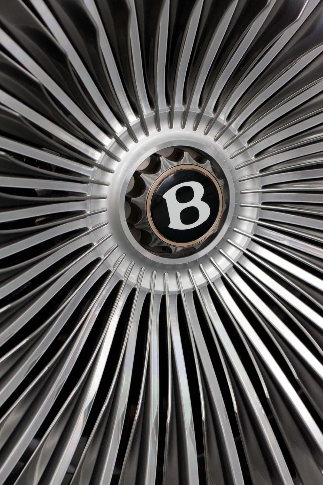 BENTLEY SUV EXP 9F GALER