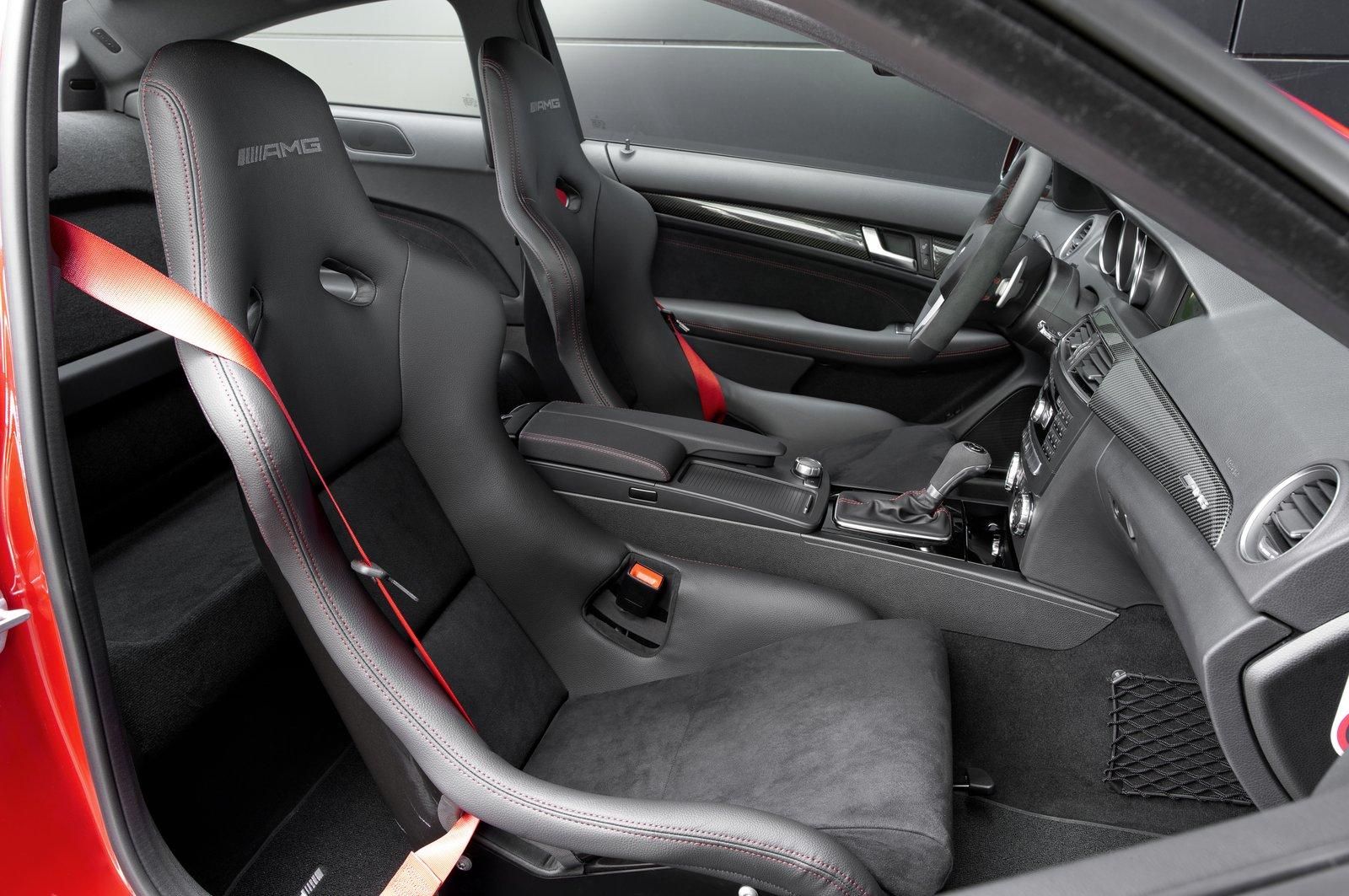 MERCEDES C63 AMG BLACK GALER