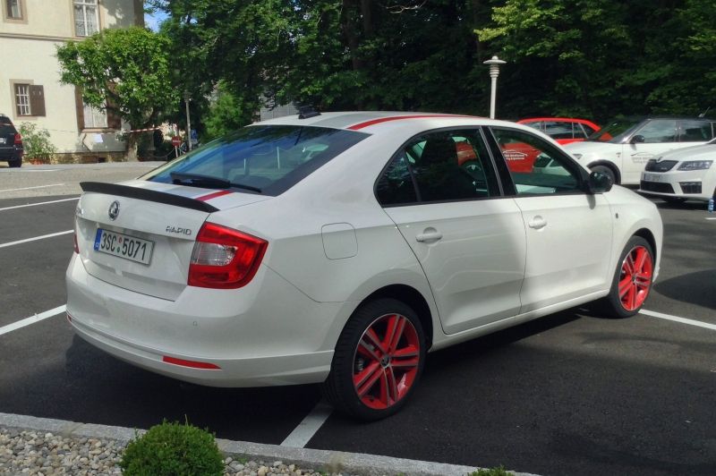 SKODA RAPD RED - GREY RESM GALERS