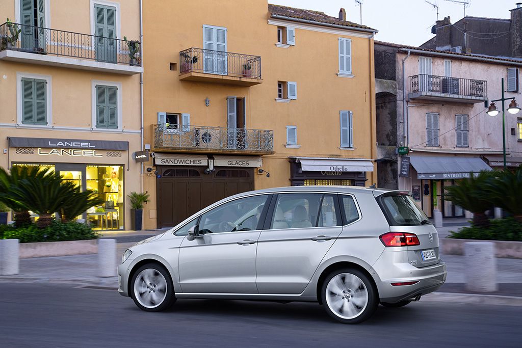 YEN VOLKSWAGEN GOLF SPORTSVAN DETAYLI RESM GALERS