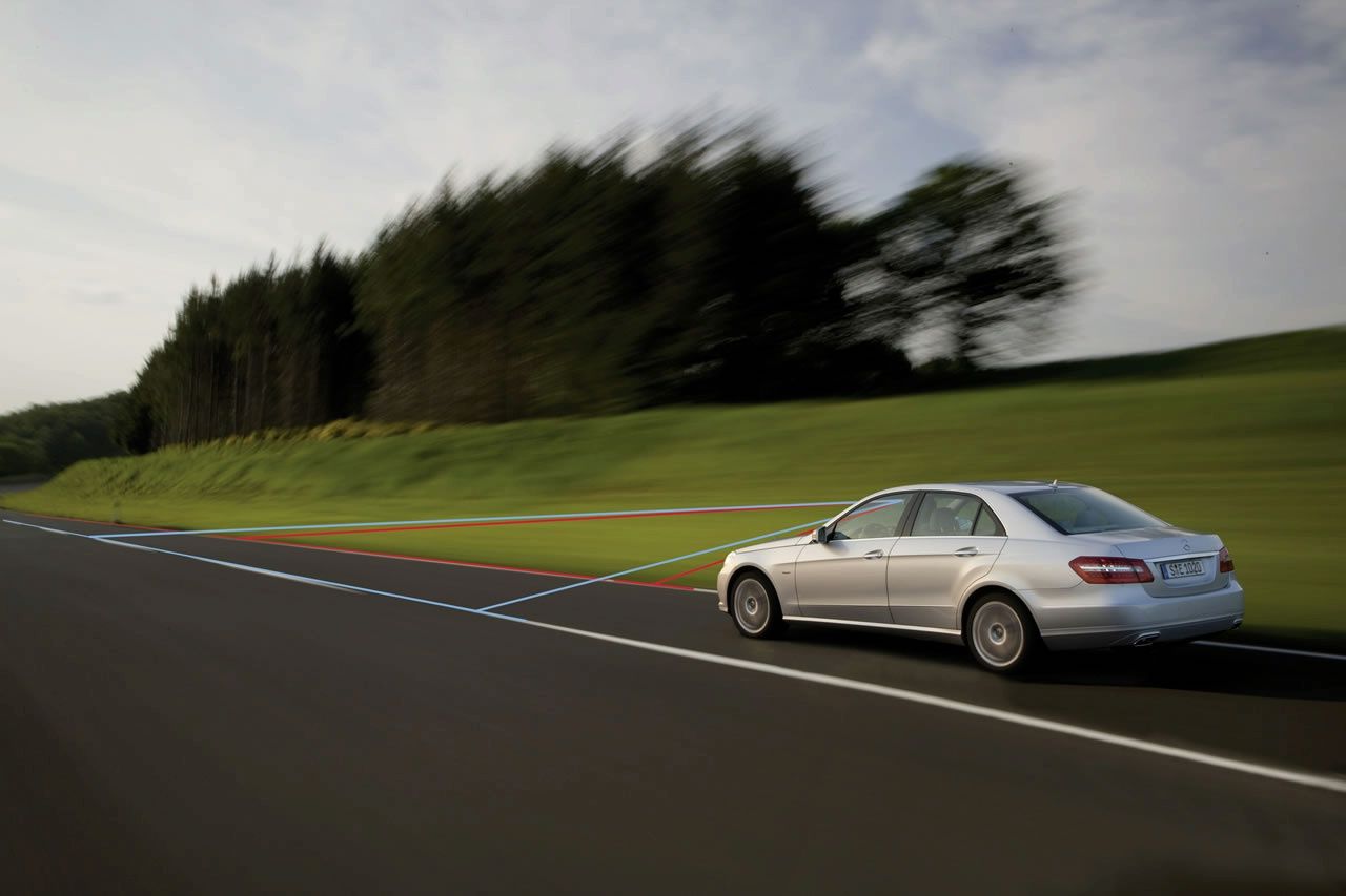 MERCEDES E SEDAN (2010)