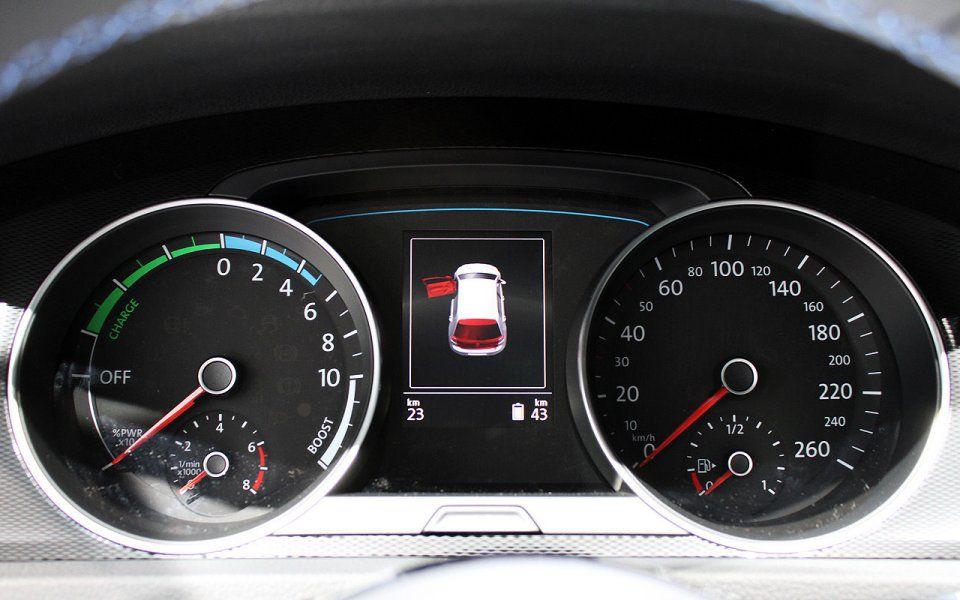YEN VOLKSWAGEN GOLF GTE CENEVRE RESM GALERS