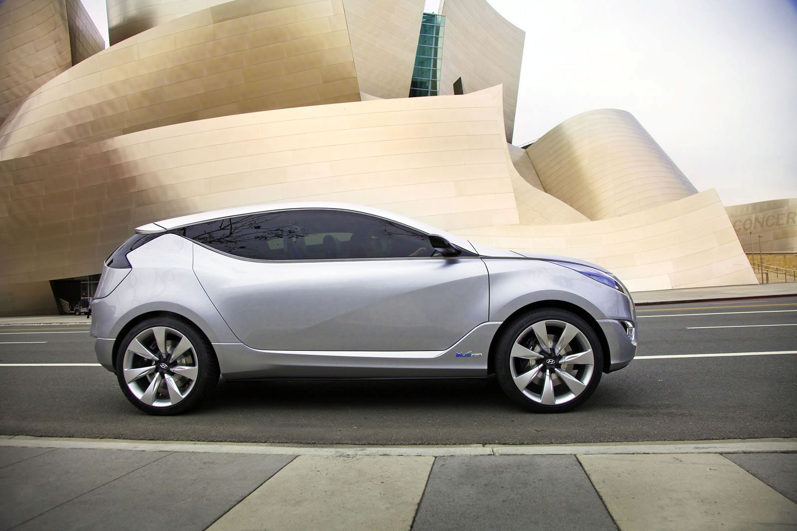 HYUNDA NUVS CONCEPT GALER