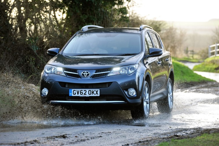 Toyota RAV4 resim galerisi (02.06.2018)