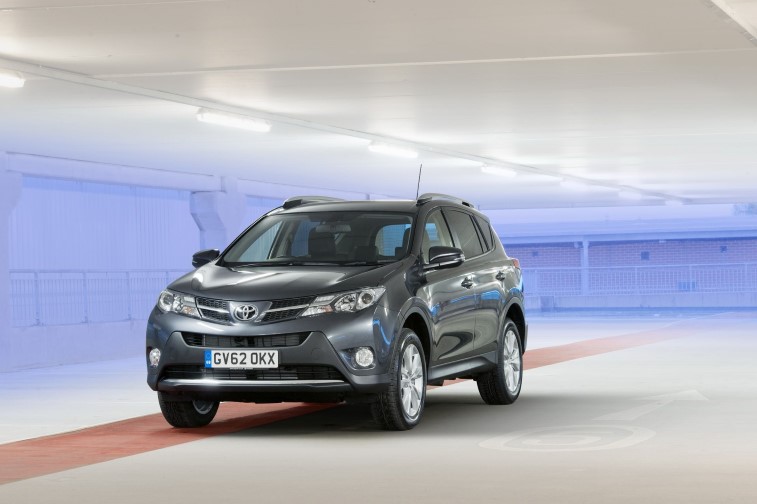 Toyota RAV4 resim galerisi (02.06.2018)