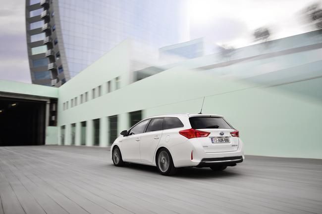 YEN TOYOTA AURS TOURNG SPORTS RESM FOTORAF GALERS