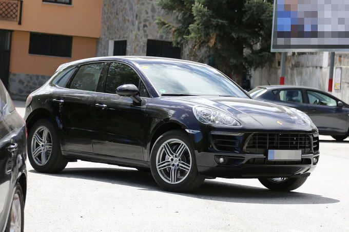 YEN PORSCHE MACAN HAFF KAMUFLAJLI RESM GALERS