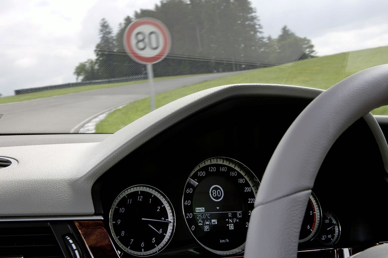 MERCEDES E SEDAN (2010)