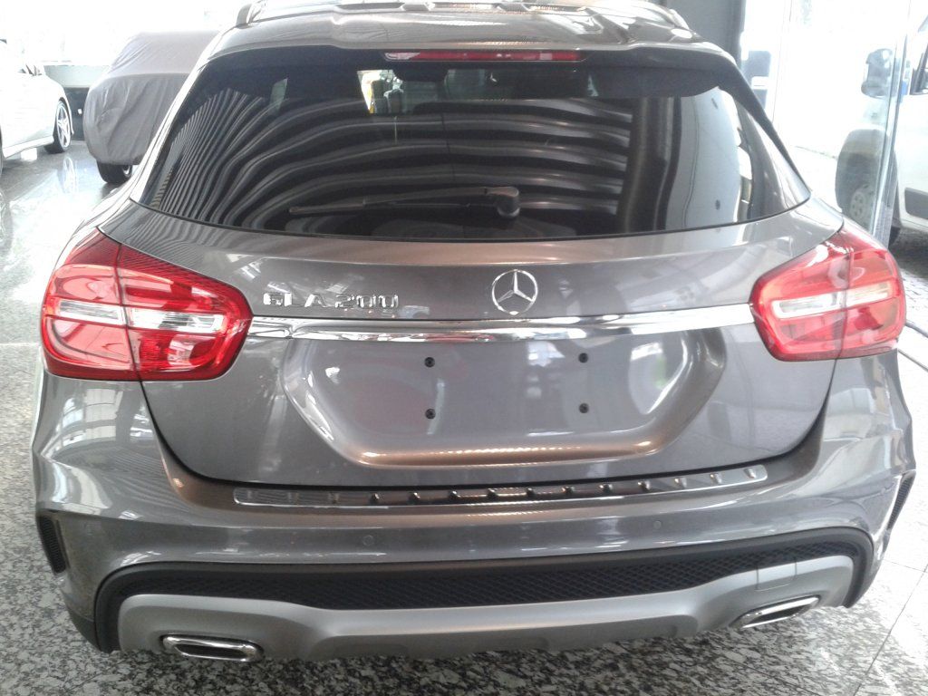 YEN MERCEDES GLA SATITA RESM GALERS