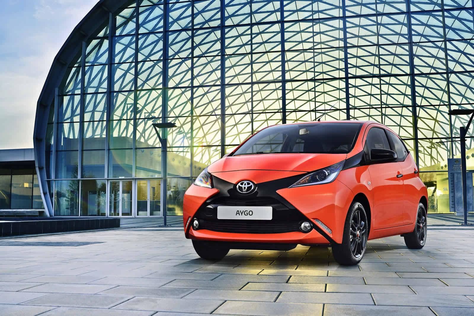 YEN TOYOTA AYGO RESM FOTORAF GALERS