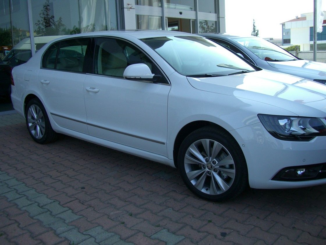 MAKYAJLI SKODA SUPERB SATITA RESM GALERS