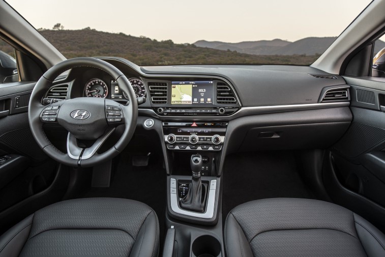 2019 Hyundai Elantra resim galerisi (23.08.2018)