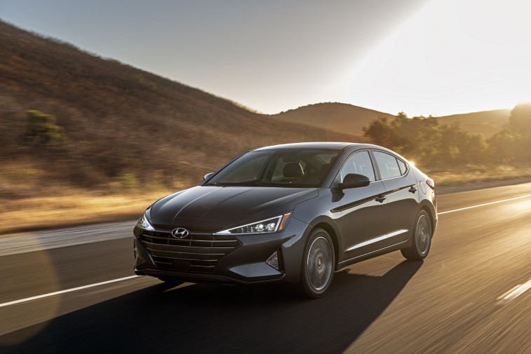 2019 Hyundai Elantra resim galerisi (23.08.2018)