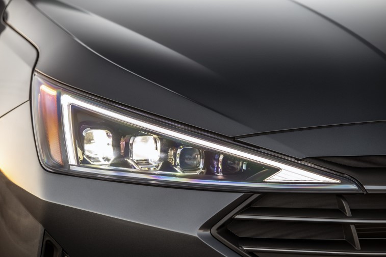 2019 Hyundai Elantra resim galerisi (23.08.2018)