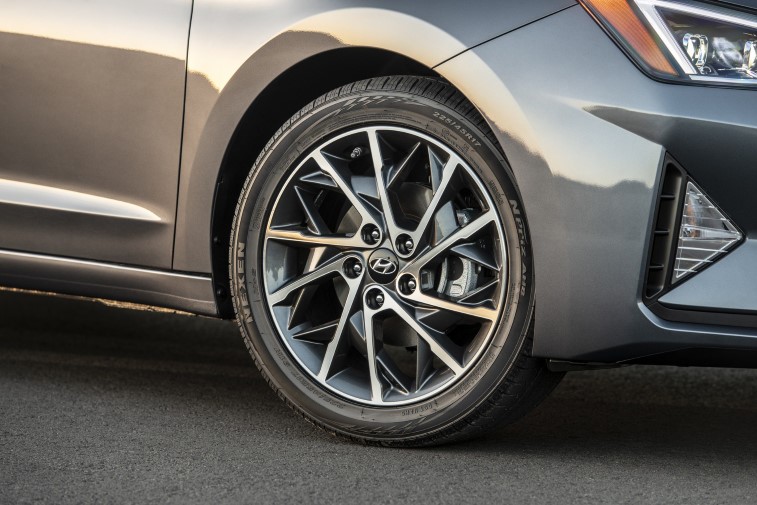 2019 Hyundai Elantra resim galerisi (23.08.2018)