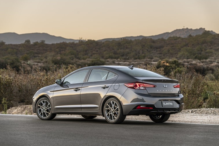 2019 Hyundai Elantra resim galerisi (23.08.2018)