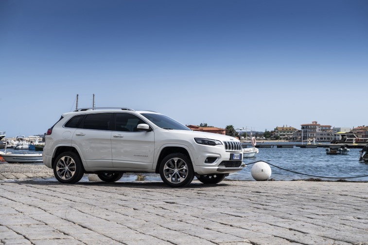 2019 Jeep Cherokee resim galerisi (09.09.2018)