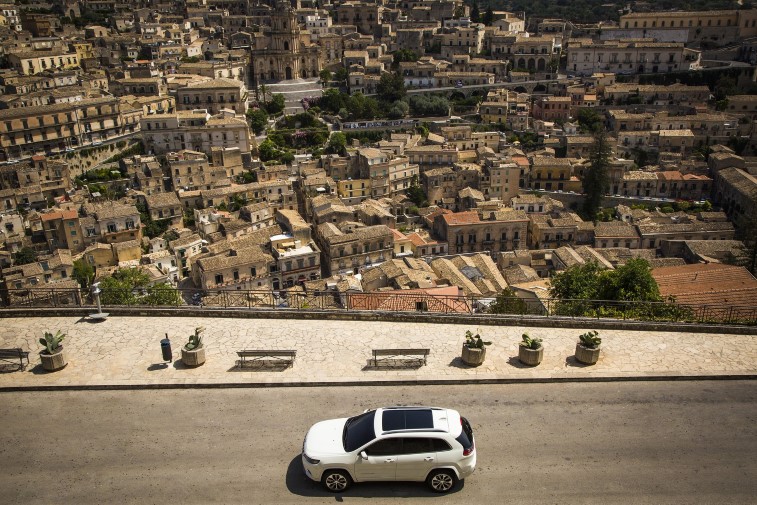 2019 Jeep Cherokee resim galerisi (09.09.2018)