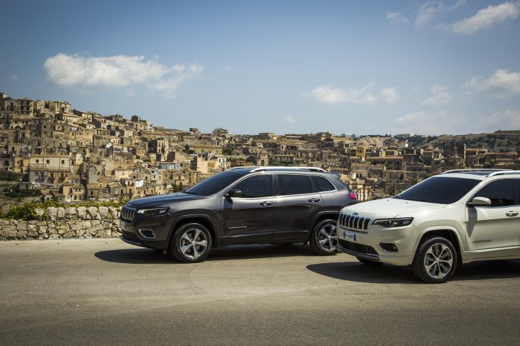 2019 Jeep Cherokee resim galerisi (09.09.2018)