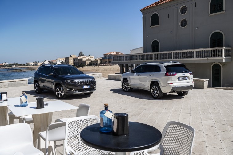 2019 Jeep Cherokee resim galerisi (09.09.2018)