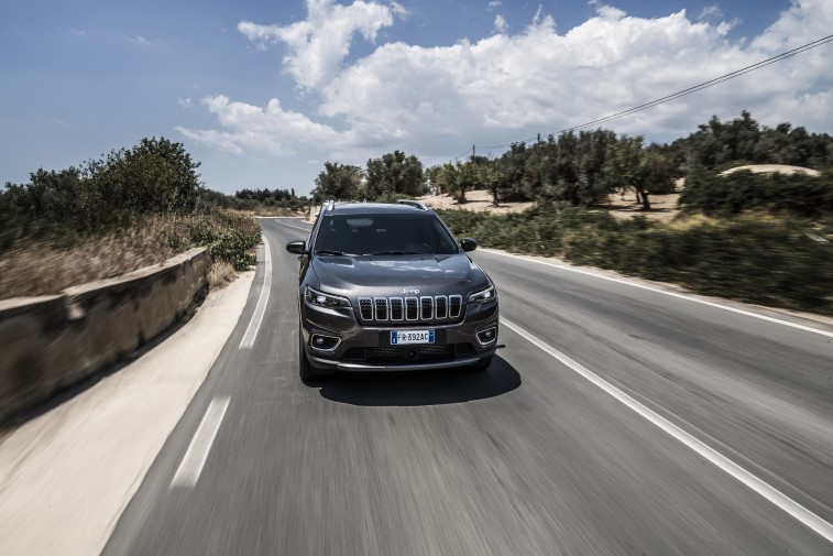 2019 Jeep Cherokee resim galerisi (09.09.2018)