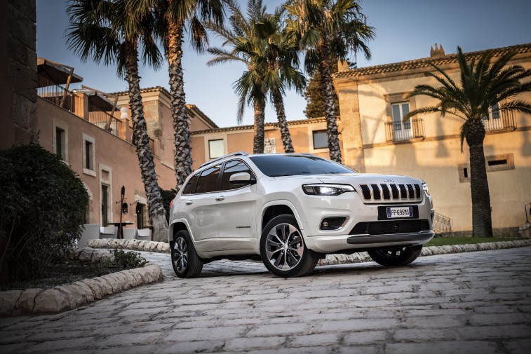 2019 Jeep Cherokee resim galerisi (09.09.2018)